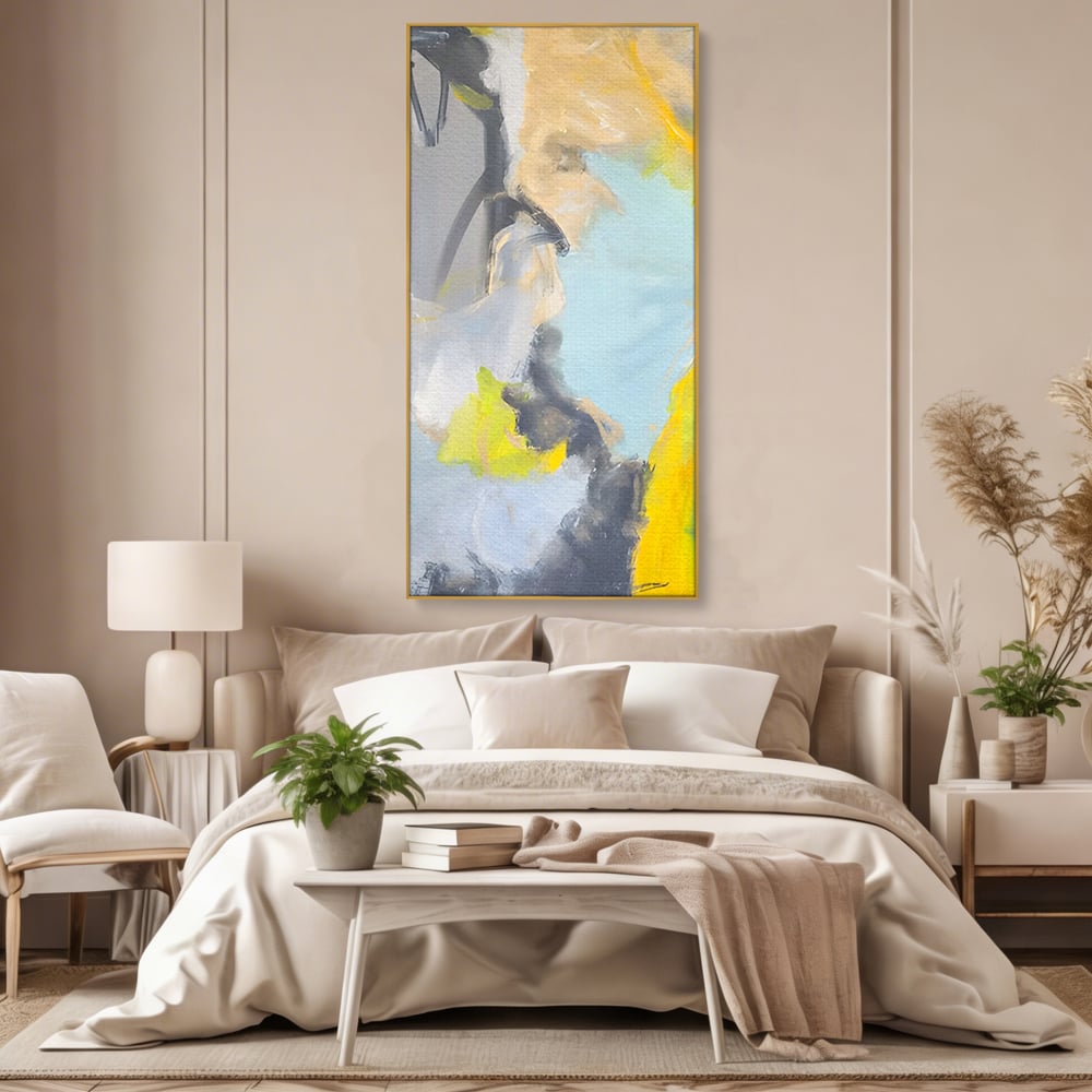 Tablou canvas cu pictura abstracta cu pete de culoare, in rama de aluminiu auriu, pe perete intr-un dormitor